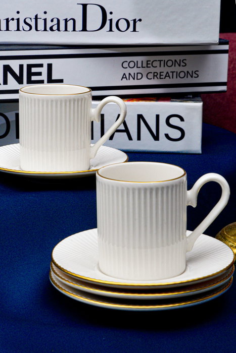 Hermia Juego de Tazas de Café Blanco y Dorado (12 Piezas) de Porcelana